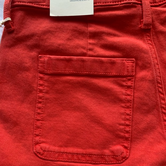 High Rise Midi Shorts Red - Picture 7 of 10